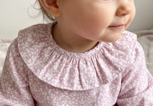 blusa bebé rosa hojitas