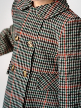 Pía plaid coat girl