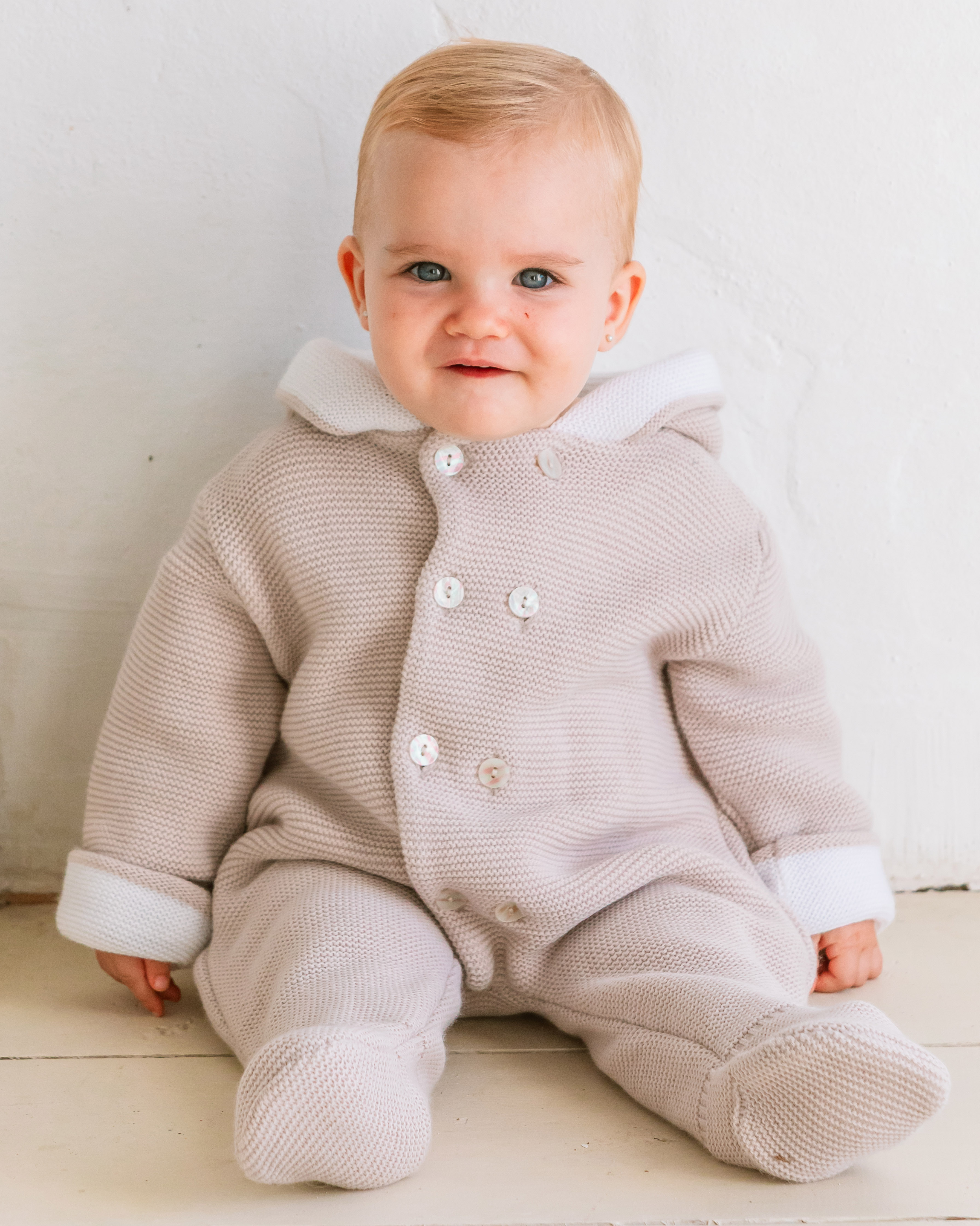 buzo bebé beige