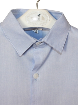 camisa azul con cuello